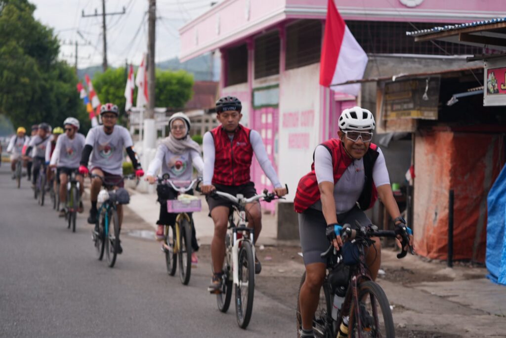Tim Ekspedisi Hutan Merdeka bersepeda lebih dari 1.700 km dari Jakarta menuju Batang Toru, Kabupaten Tapanuli Selatan, Provinsi Sumatera Utara (19/08/2026). <yoastmark class=