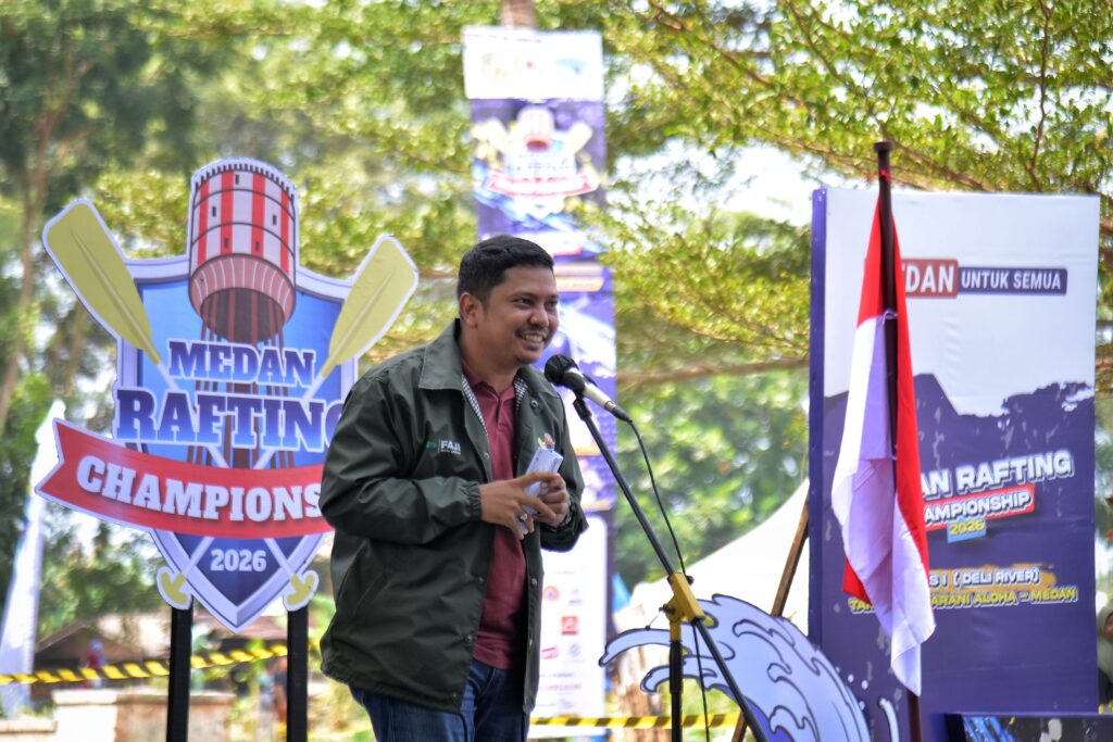 Ketua Umum FAJI Kota Medan, Muhammad Fadli, saat menyampaikan kata sambutan pada pembukaan Medan Rafting Championship 2026 Series 1 di Taman Maharani Aloha Sungai Deli, Kota Medan, Provinsi Sumatera Utara, Jumat (28/8/2026). (Dokumentasi FAJI Medan)